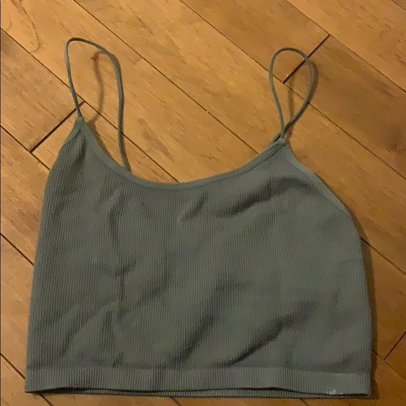Two cute cropped tank tops - Picture 3 of 3